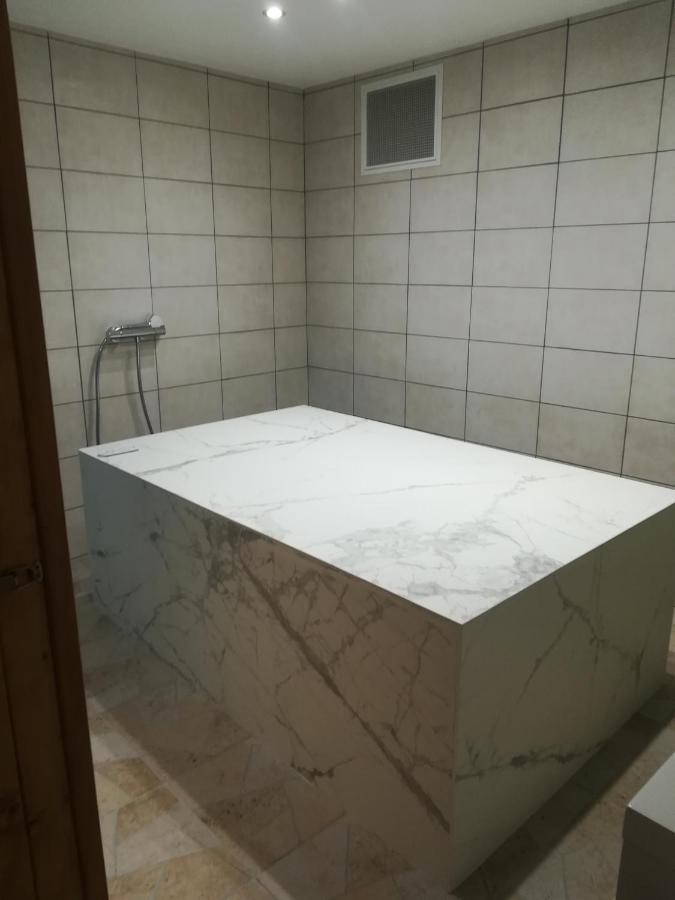 Appartement Avec Jacuzzi Hammam Sauna Privatise Au Rez De Chaussee Ds Maison A Voglans A 2 Kilometres Du Lac Du Bourget En Savoie Entre Chambery Et Aix Les Bains Cure Thermale Стая снимка