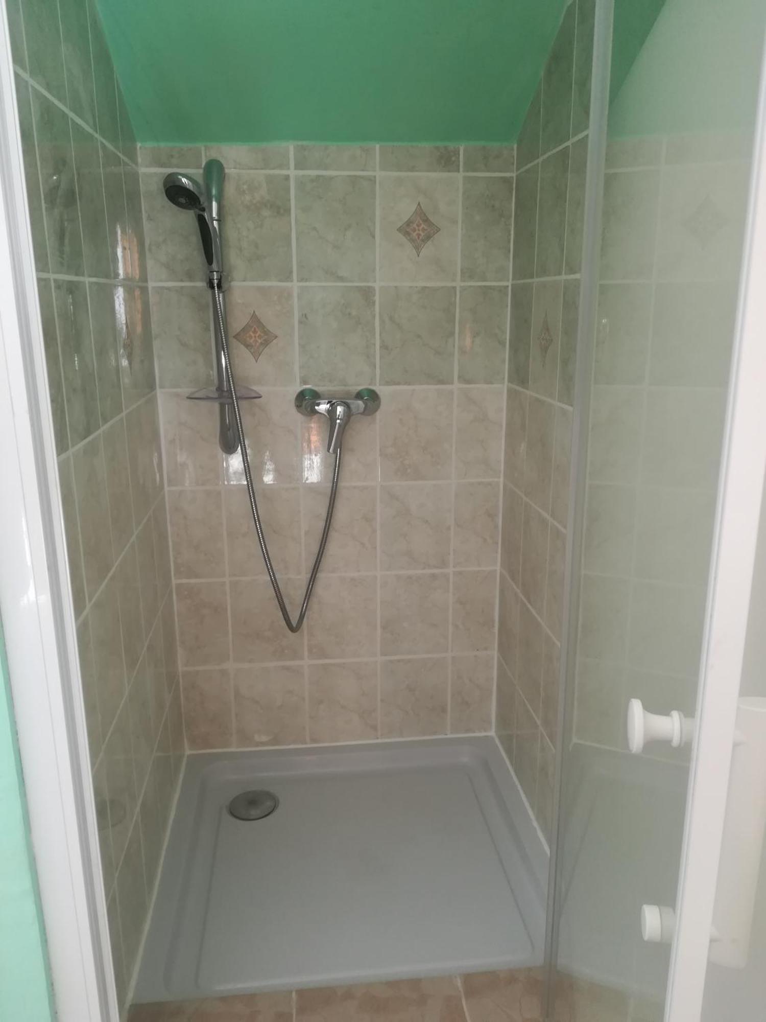 Appartement Avec Jacuzzi Hammam Sauna Privatise Au Rez De Chaussee Ds Maison A Voglans A 2 Kilometres Du Lac Du Bourget En Savoie Entre Chambery Et Aix Les Bains Cure Thermale Стая снимка