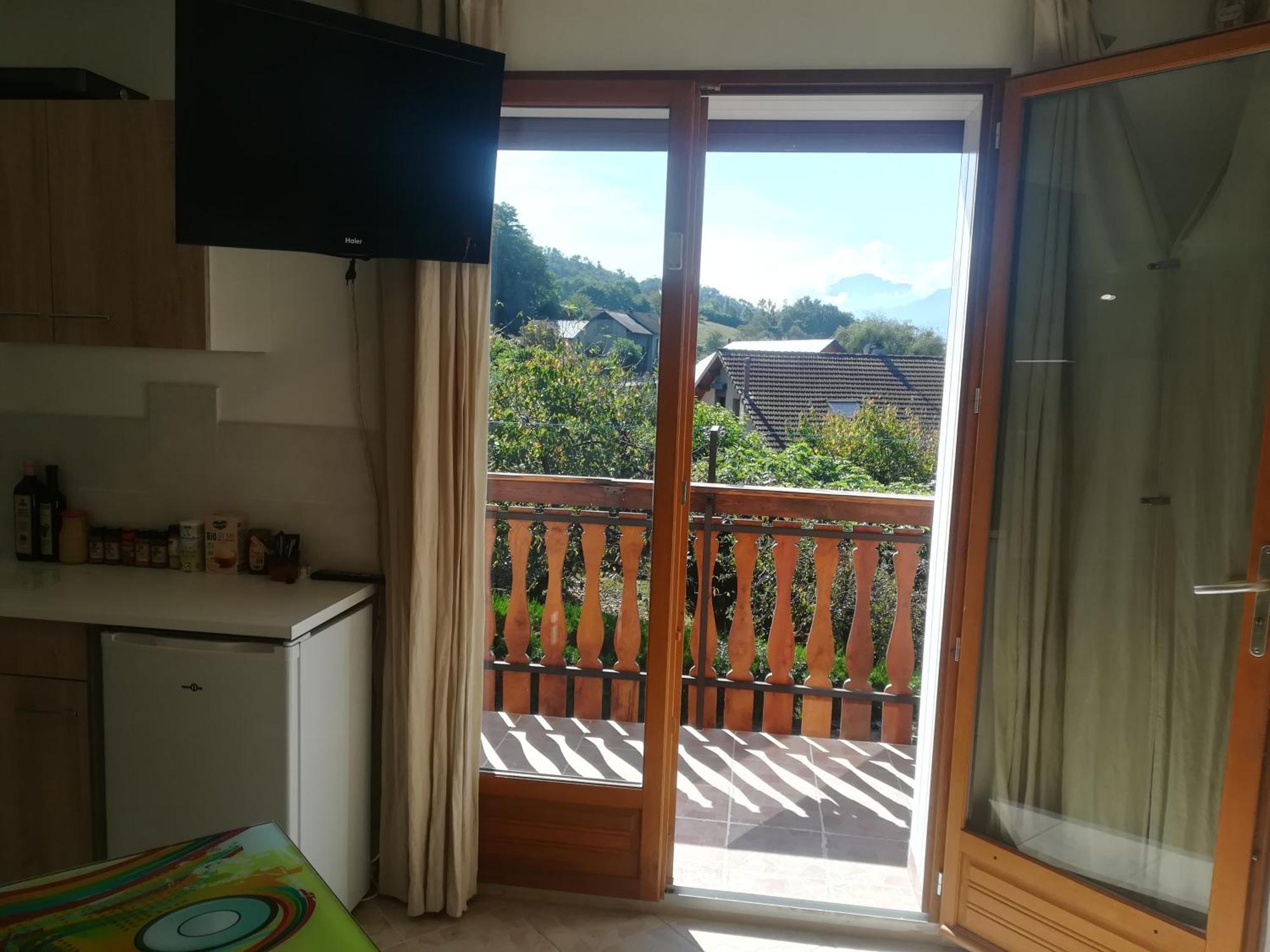 Appartement Avec Jacuzzi Hammam Sauna Privatise Au Rez De Chaussee Ds Maison A Voglans A 2 Kilometres Du Lac Du Bourget En Savoie Entre Chambery Et Aix Les Bains Cure Thermale Стая снимка